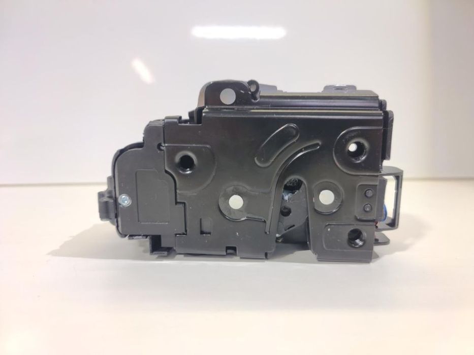 Fechadura Nova VW Porta Traseira Dta Passat B5 Bora Golf 4 IV