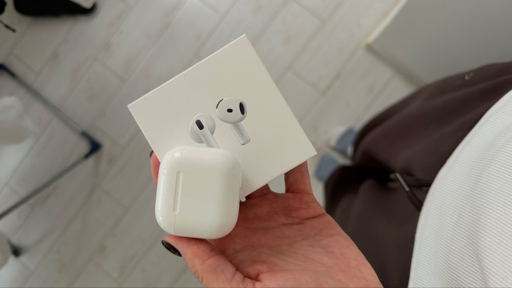 Airpods 4 (2024)