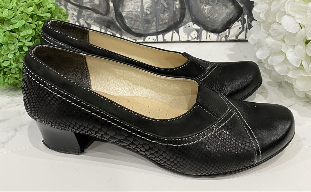 Czarne skórzane buty na obcasie niskim 38 skóra monax