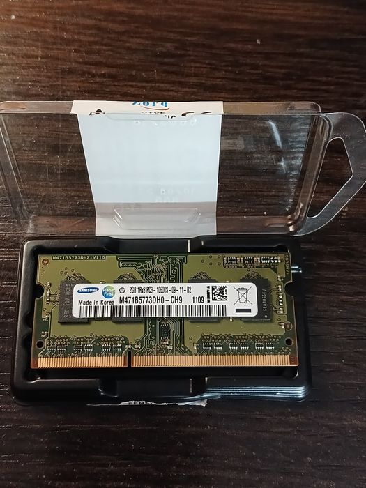 Оперативна пам'ять від Samsung.DDR 3;2 GB