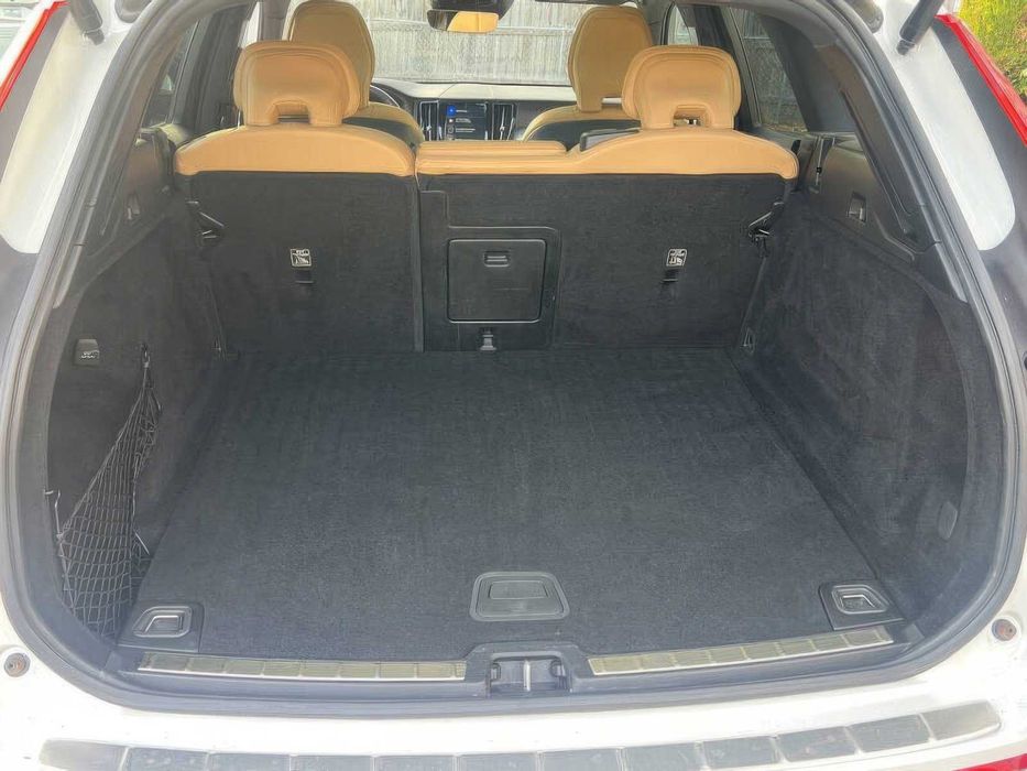 Volvo XC60 T5 Momentum      2020