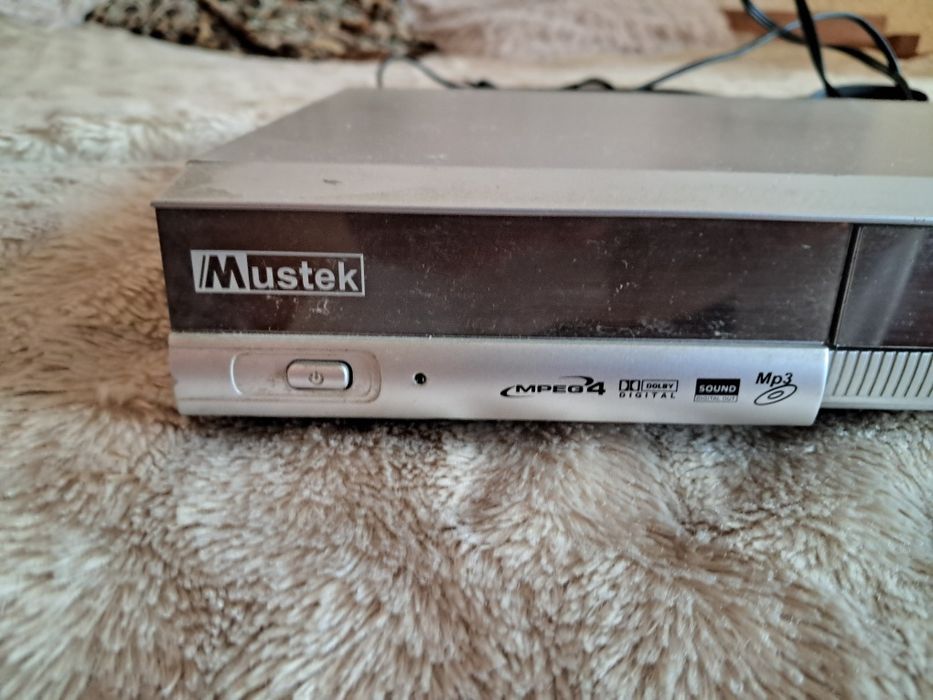 Продам dvd плеер Mustek