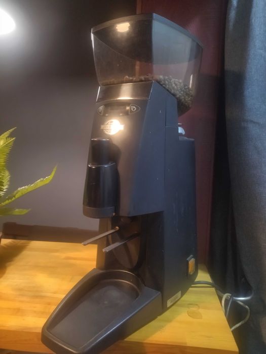 Продается профессиональная кофемолка Santos #55