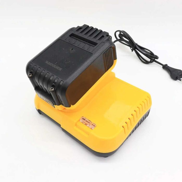 Акумуляторна болгарка Dewalt 125 мм (24V, 4Ah): КШМ у кейсі