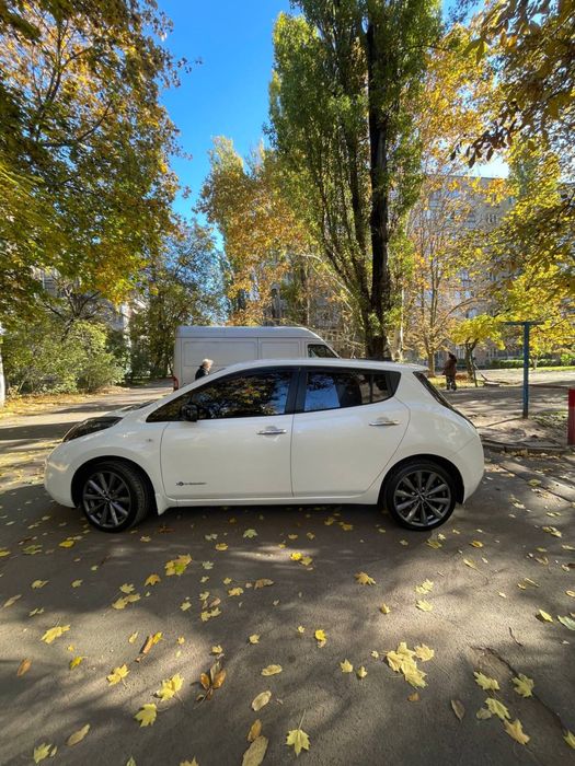 Аренда авто/електромобиль аренда /Аренда Nissan Leaf