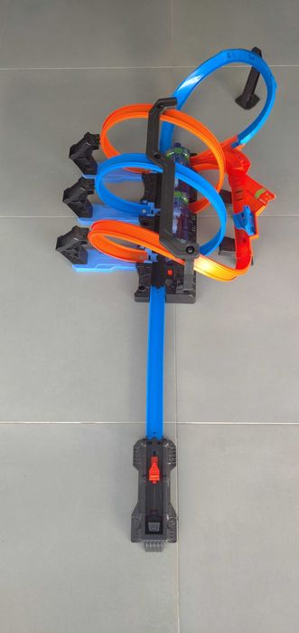 Pista Hot Wheels Triple Looping