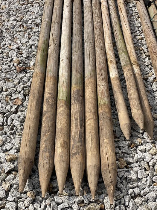 Słupki drewniane paliki stanilizacyjne do sadzenia drzewek i drzew