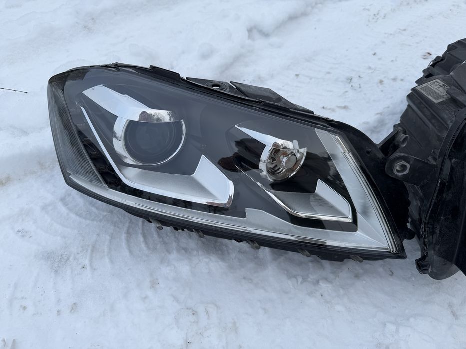 Lampa przednia PRAWA VW passat B7 bi xenon skreętny  EU  cale