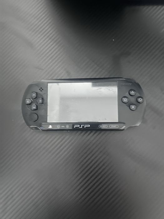 PSP 3004 używane z ładowarką + dorzucam 3 gry