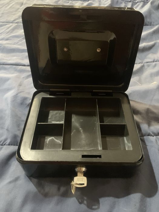 Caixa cofre com duas chaves