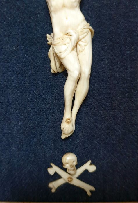 Maravilhosa, preciosa antiga escultura de Cristo emoldurada