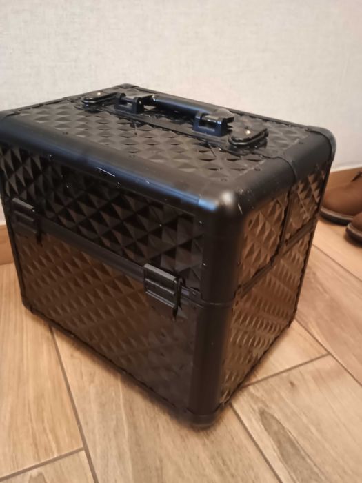 kufer na kosmetyki - czarny i okucia czarne