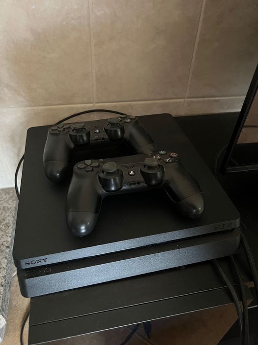 Ps4 slim 500gb + 2 comandos + jogos
