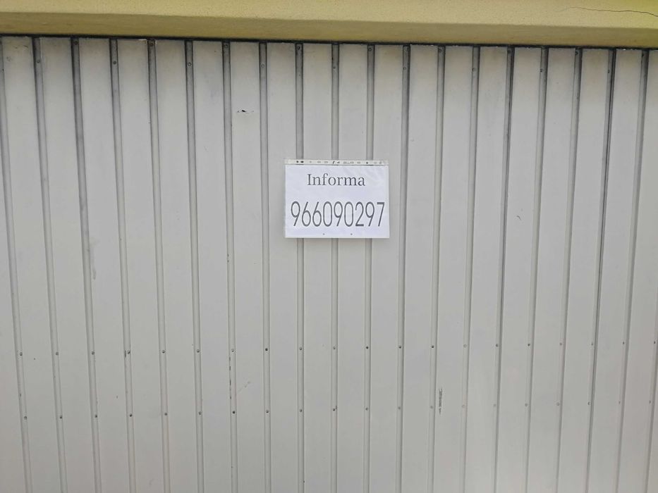 Aluga-se Garagem Box com 19m² , na Av. dos Bons Amigos - Cacém