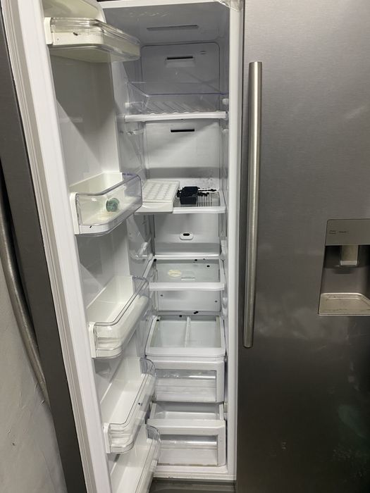 Холодильник Samsung Side-by-Side RS52N3203SA.