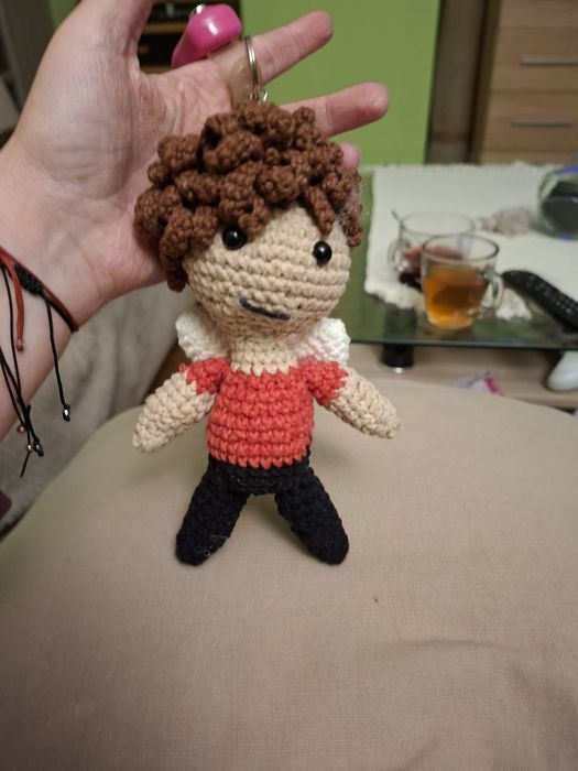 Ręcznie wykonany breloczek Li – 15 cm, One Direction, amigurumi