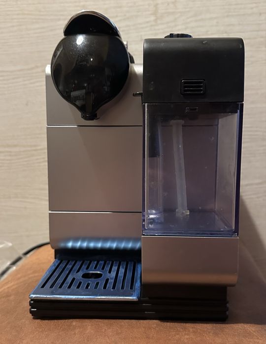 Кавоварка, кавомашина Delonghi Type EN520SL (це капсульна Nespresso)