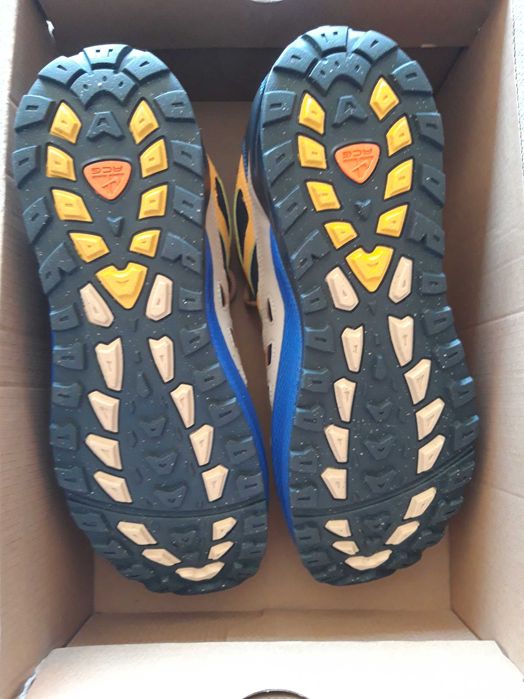 Sapatilhas, Sapatos caminhada, trekking NIKE - Artigo NOVO.