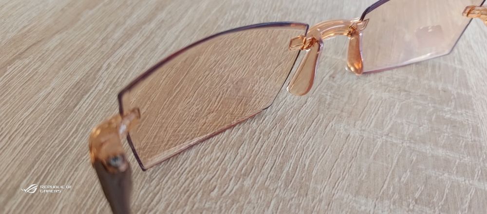 Okulary dwuogniskowe.