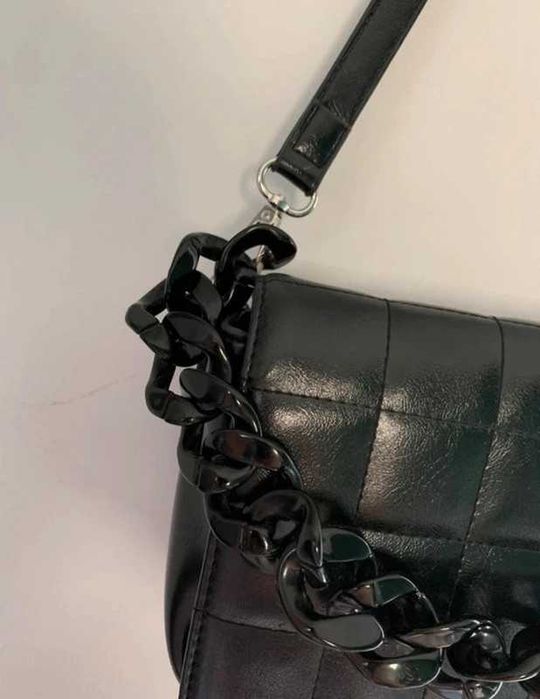 Czarna pikowana torebka