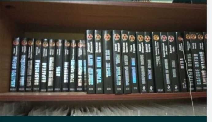 Залишки колекції книг сталкер