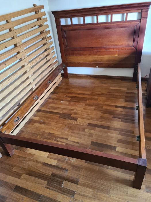 Cama de Casal em Carvalho Maciço - Estrado e Colchão de oferta