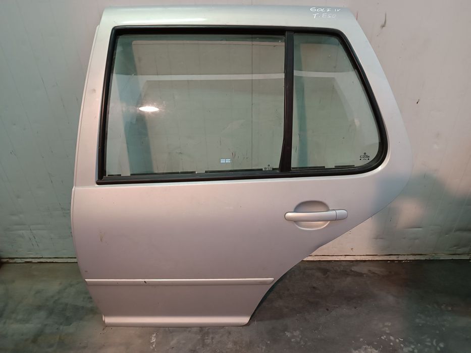 PORTA VOLKSWAGEN GOLF IV -FRENTE ESQUERDO / TRAS ESQUERDA