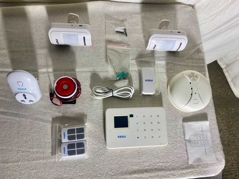 Kit Alarme Sem Fios KERUI Completo - GSM / Wi-Fi com Detetor de Fumo