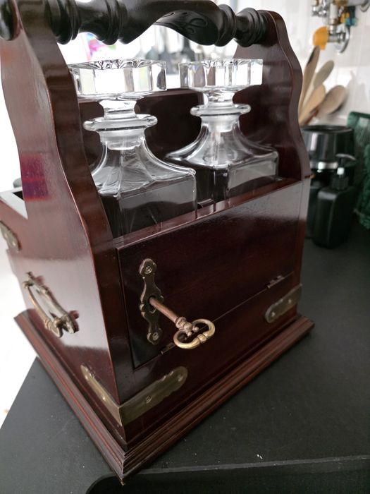 Gabinete Tântalo de Bar Estilo Vitoriano – Com Chave e 8 Charutos Schimmelpenninck