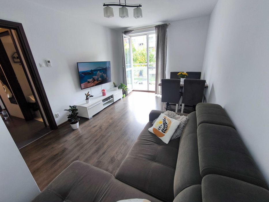 Wynajem mieszkanie 2 pokoje, winda w bloku, osobna kuchnia, 6m balkon, bez pośredników, niski czynsz. - Widok 2