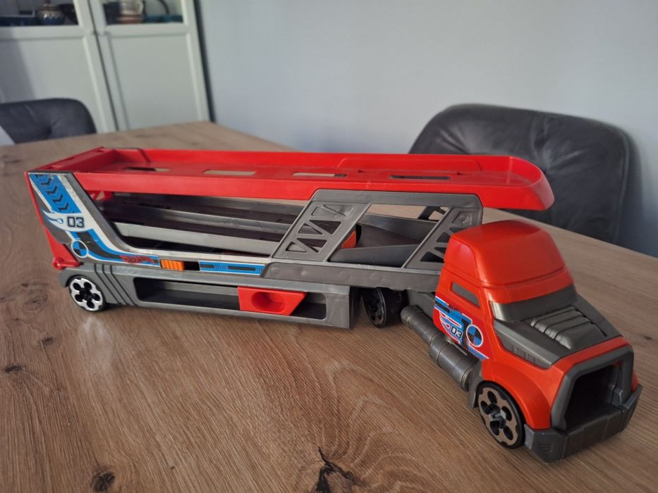 Transporter hot wheels na ok 14 samochodów