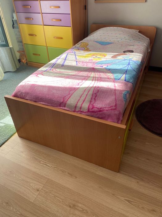 Cama dupla com gaveta para segunda cama