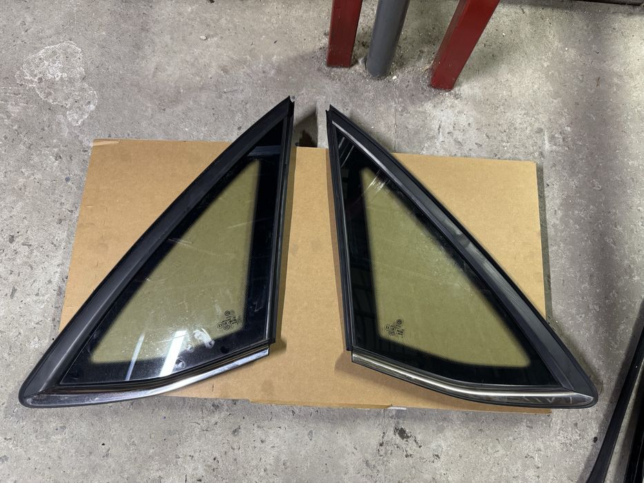 Форточка ліва права Volkwagen Jetta 7 бокове/заднє вікно Джетта 7