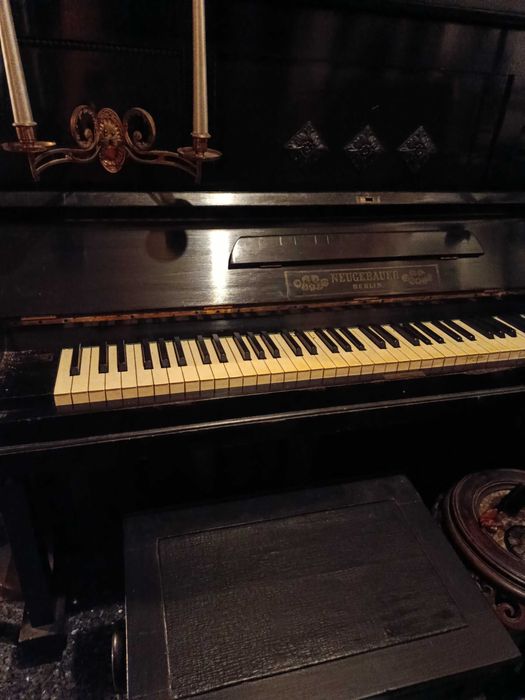 Piano Alemão Berlin Séc XIX excelente estado