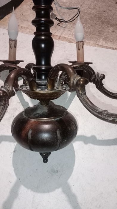 Żyrandol mosiężnym