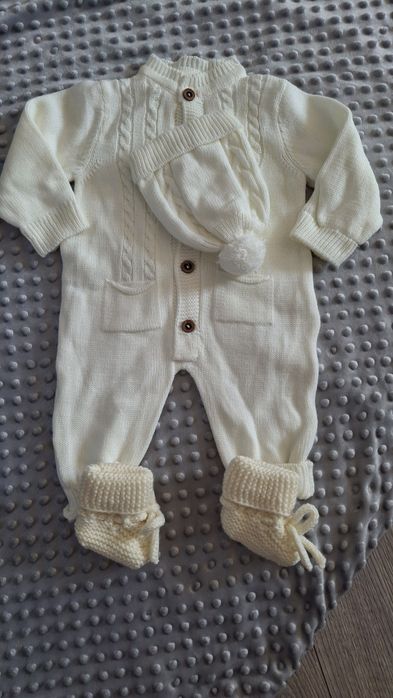 Комплект на хрещення новий 3-6