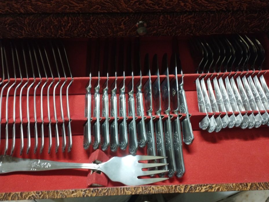 Antique Cutlery Set64552624173569123