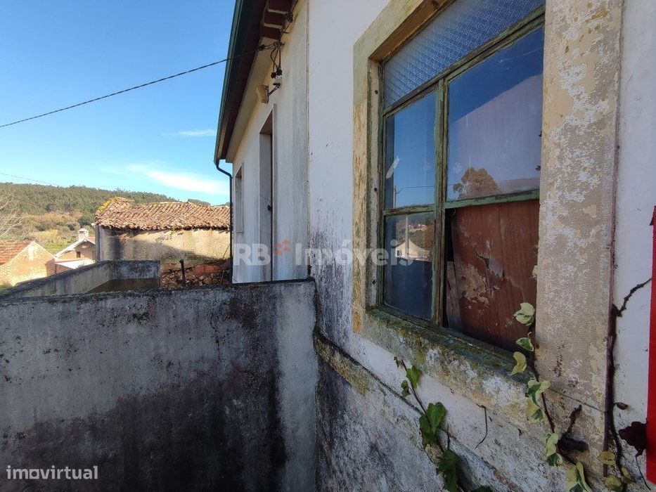Moradia p/ Recuperar c/ terrenos - Areias, Ferreira do Zêzere