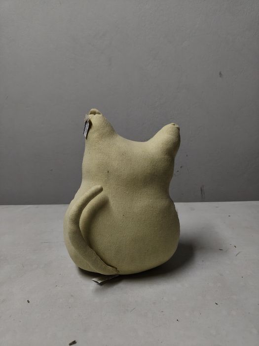 Gato decorativo em almofada