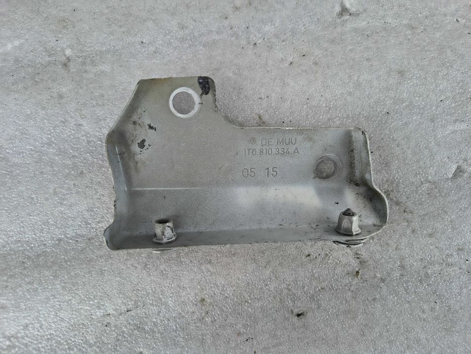 Wspornik mocowanie błotnika lewe przód VW Touran II 1T3 1T0821135C