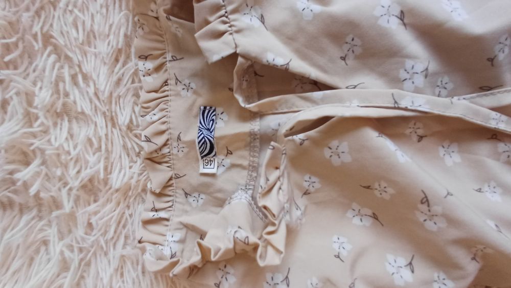 Бежева сукня в квіти