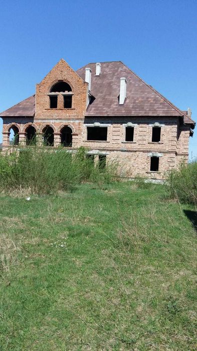 Продаж будинку в Богородчанах з великою ділянкою та 2-ма ставками.