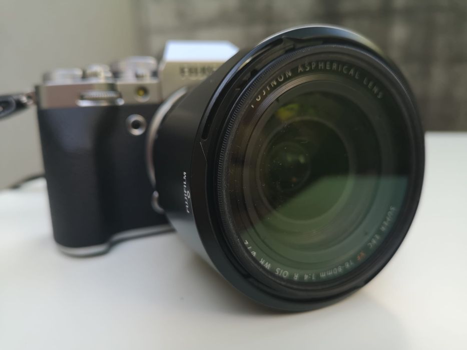 FUJIFILM X-T4 prateada + XF 16-80mm f/4.0