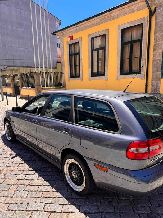 Volvo V40 Carrinha – 240.000 km – Oportunidade (Com ou Sem Jantes Especiais)
