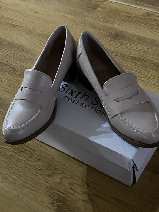 buty mokasyny na obcasie beżowe kremowe blady róż