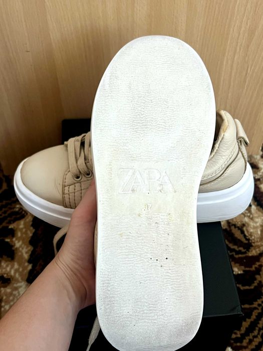 Продам дві пари кросівок ZARA та New Balance