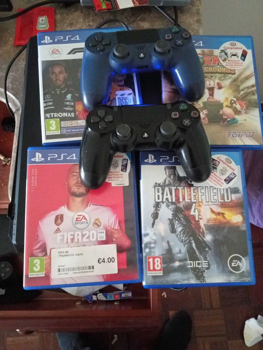 Ps4 pro 1tb 3 jogos+ 2 comandos