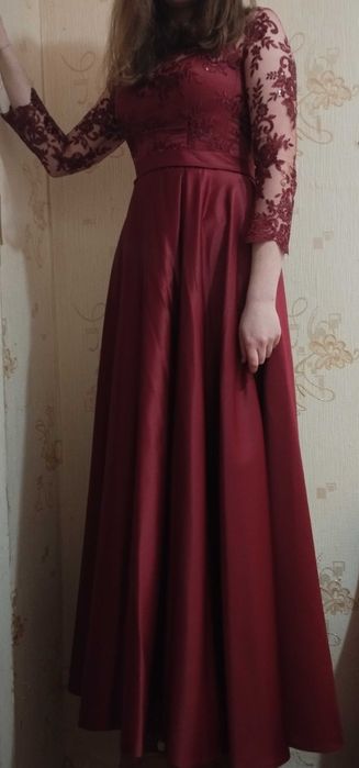 Випускне плаття .Бордо ,тканина атлас