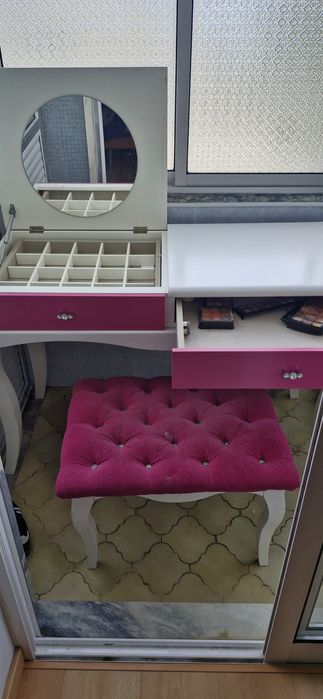 Tocador maquilhagem rosa
