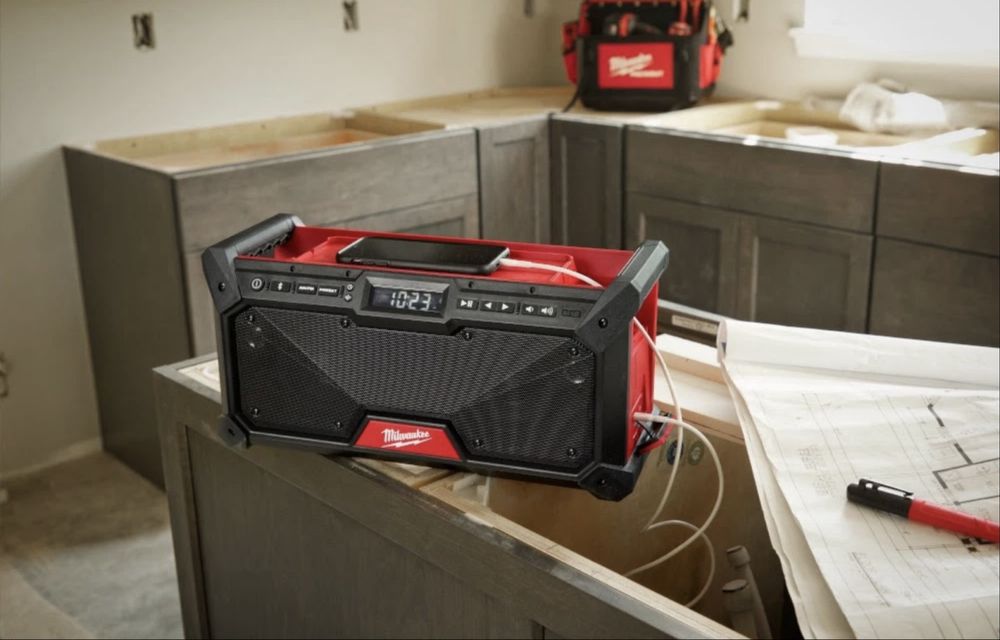 Акумуляторне радіо Milwaukee 2952-20 M18